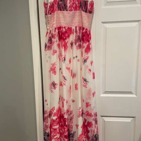 Dress - Picture 5 of 8